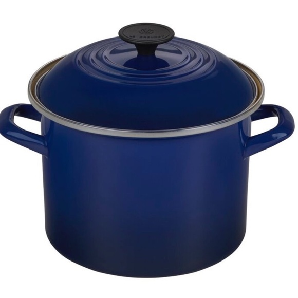 Like new Le Creuset 8 Qt. Stock Pot blue